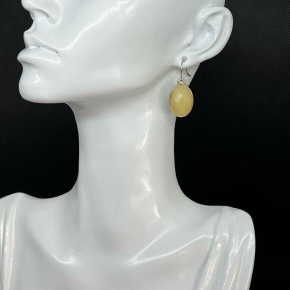 Elegant Cream and Gold-Tone Dangle Drop Earrings - Picture 1 of 7